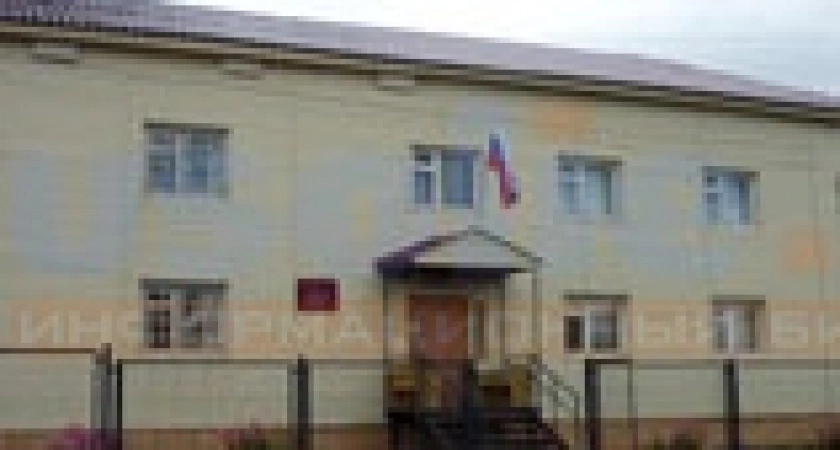 Фото к статье: Судье припомнили дебош в аэропорту Иркутска: ругался матом, ронял полицейских и тушил об них сигареты