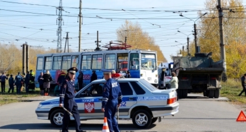 Фото к статье: В Усолье-Сибирском оперативные службы города отработали алгоритм действий в случае автокатастрофы