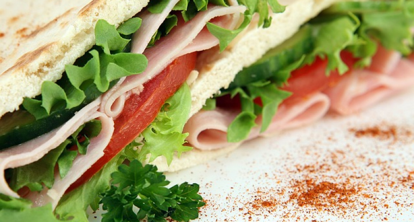 Ученые назвали бутерброды причиной деменции