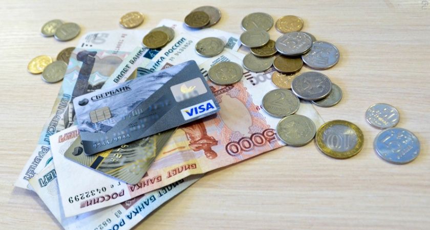 В Усолье-Сибирском у женщины через месяц после кражи телефона с карты пропали деньги