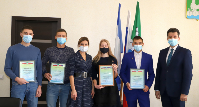 Спортсменам Усольского района вручили значки и благодарственные письма