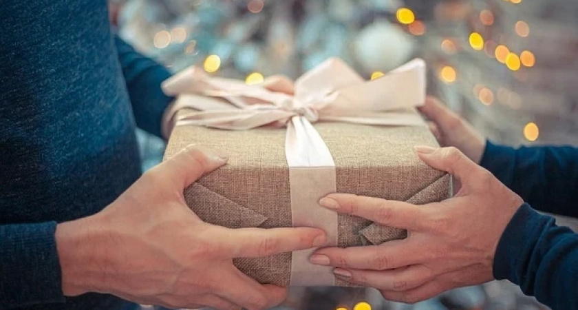 Предметы с символикой Нового года могут стать самым бесполезным подарком на праздник