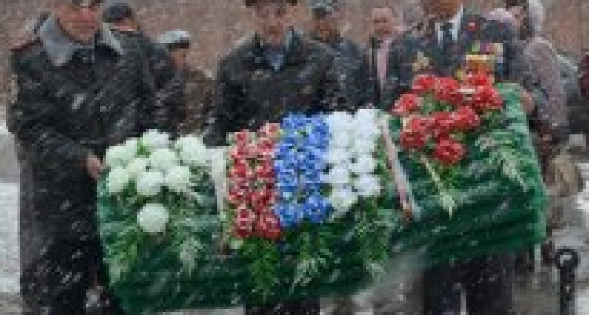 В Усолье-Сибирском глава администрации и школьники поздравили ветеранов МВД с праздником