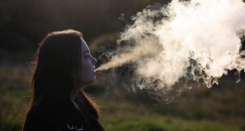 Депутаты хотят запретить продажу вейпов