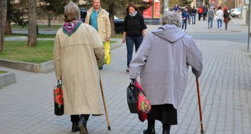 Фото к статье: Неработающие пенсионеры смогут бесплатно ездить в электричках в Приангарье с 1 мая