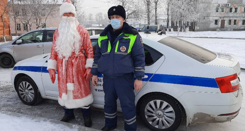 В предновогоднюю неделю полицейские и общественники Усолья-Сибирского организовали марафон поздравлений