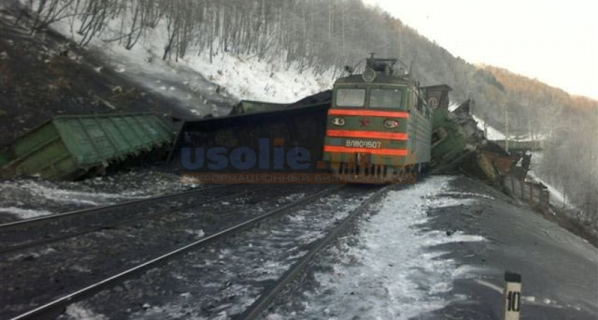 Движение по Транссибу восстановлено после катастрофы грузового состава под Слюдянкой на Байкале