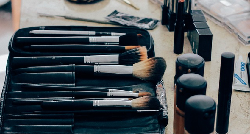 LOréal, MAC и другие: в косметике мировых брендов нашли опасные вещества