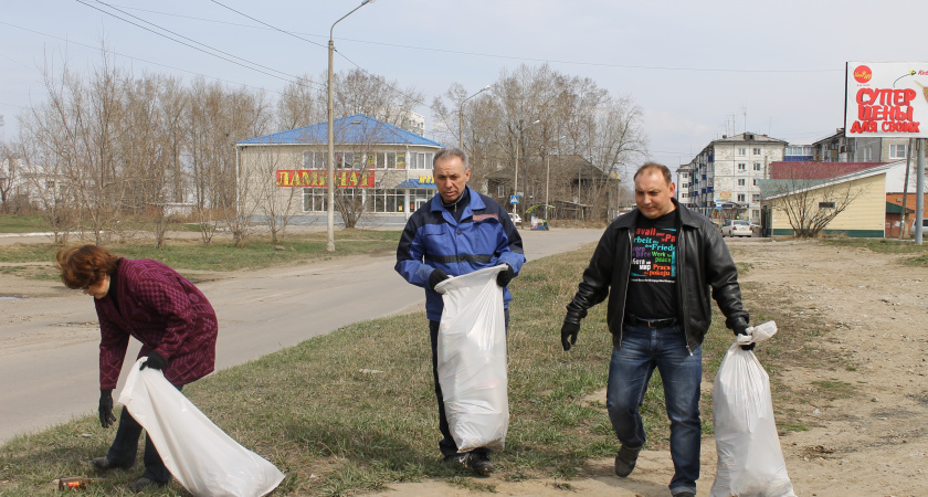                         Продолжаем наводить порядок   Месячник санитарной очистки города продолжается до 19 мая.  Активное участие в нем принимают управляющие компании, религиозные организации.  Особо сегодня на расширенном заседании в администрации отмет