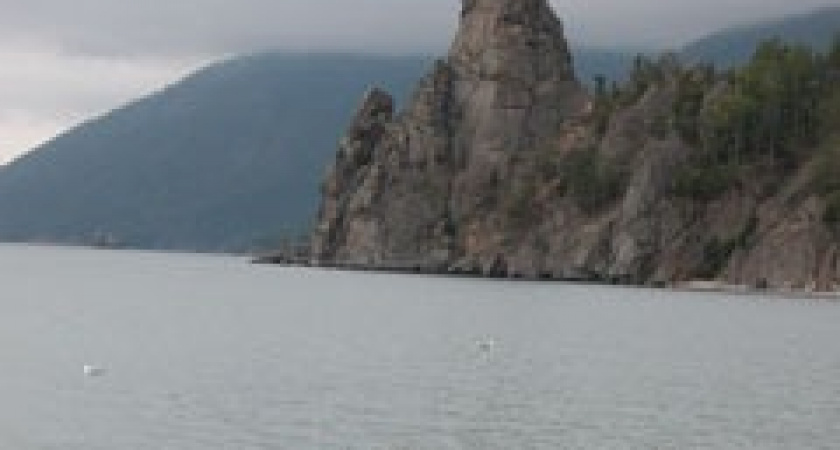 Гражданин Великобритании погиб на берегу Байкала, сорвавшись с обрыва