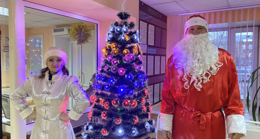 Усольские Дед Мороз и Снегурочка подарят подарки всем нуждающимся детям