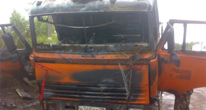 Фото к статье: Вспыхнул мусоровоз