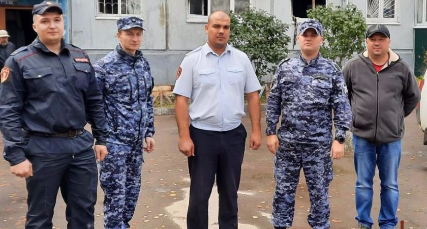 Усольчанина вынесли из горящей квартиры сотрудники Росгвардии