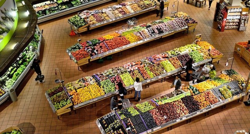 В России дешевеют овощи и дорожают другие продукты