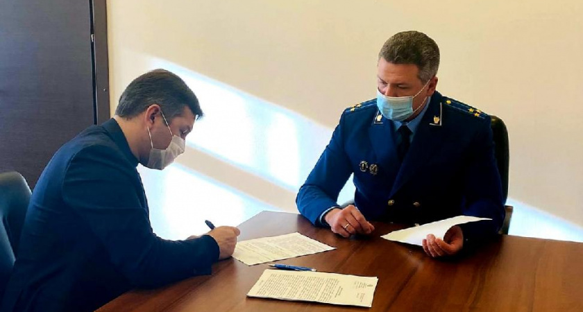 Главу минздрава Иркутской области вызвали в прокуратуру