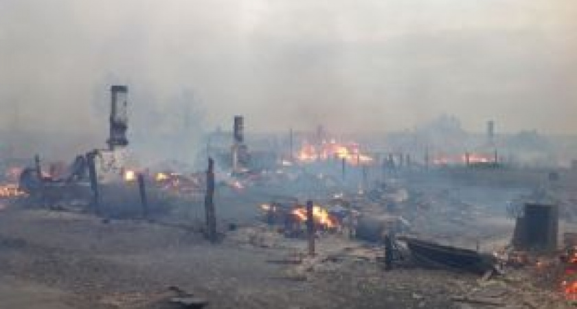 Из-за сильного ветра в Приангарье загорелись несколько жилых домов