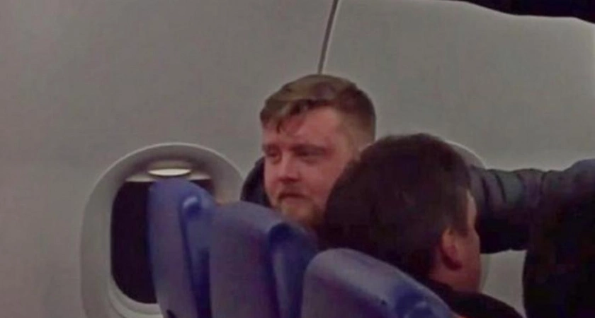 Фото к статье: Дебошир из Приангарья устроил скандал на борту самолета рейса "Москва - Красноярск"