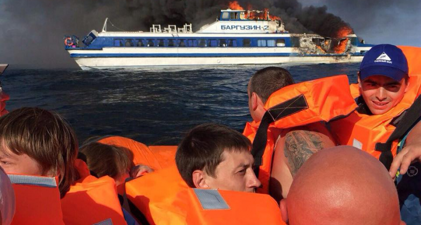 Взрыв двигателя произошел на пассажирском теплоходе «Баргузин-2» на Байкале