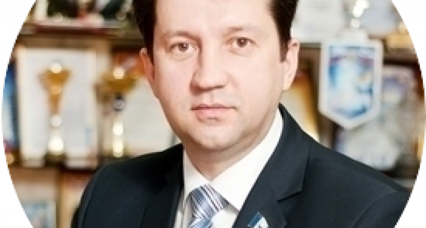 Нам песня и строить и жить помогает!