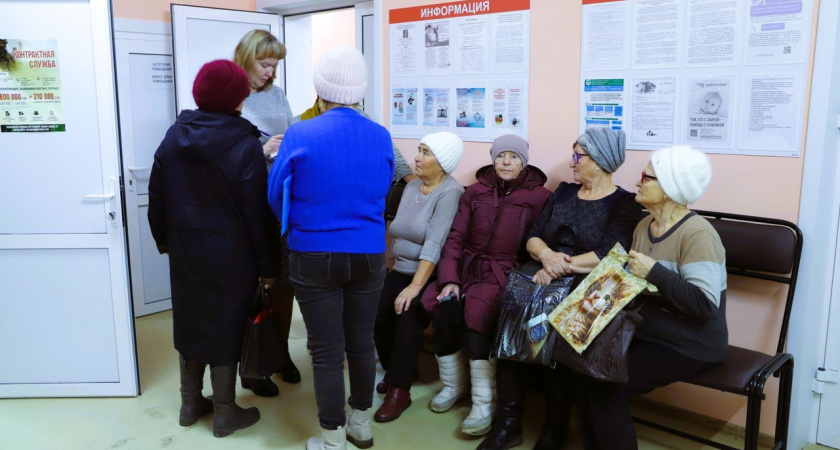 Приём жителей по личным вопросам в селе Новожилкино сегодня провели представили министерств Иркутской области.