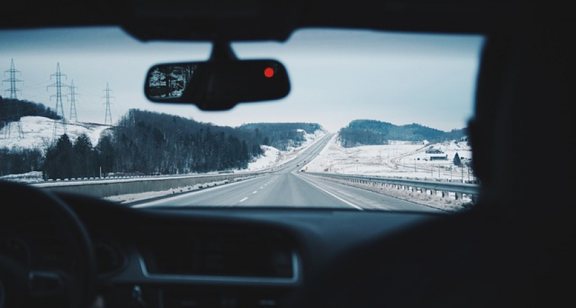 Разбитое лобовое стекло может стать поводом для отказа в прохождении техосмотра
