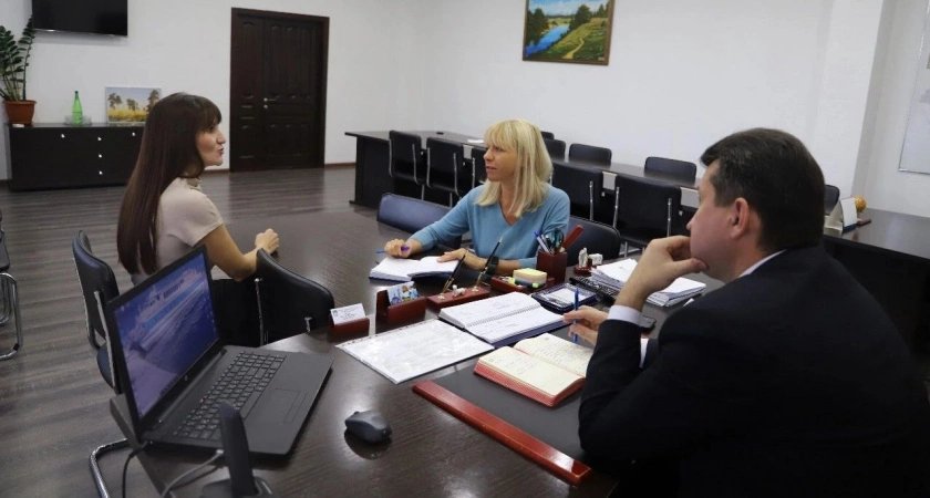 Фото к статье: Виталий Матюха провел рабочую встречу с главным врачом Усольской городской больницы Натальей Мельниковой