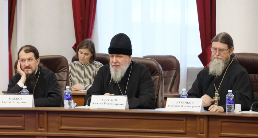 Фото к статье: Игорь Кобзев и представители церкви обсудили подготовку к празднованию 300-летия Иркутской епархии