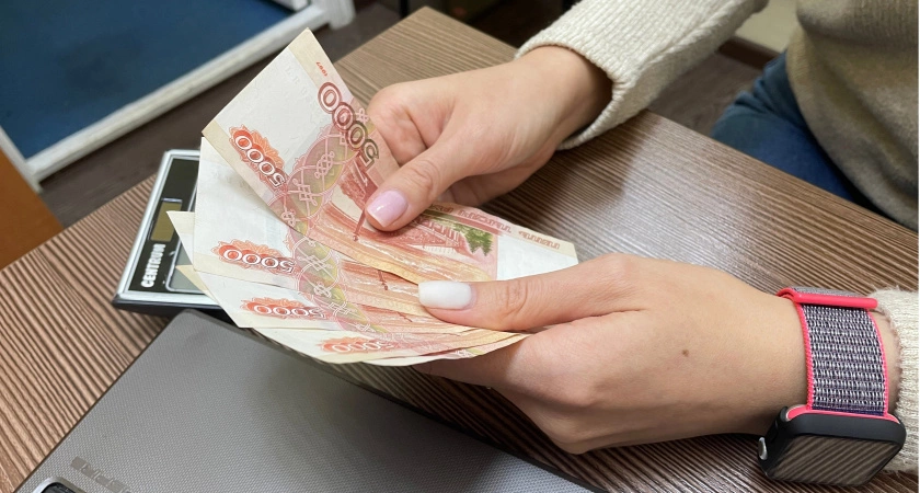 Фото к статье: Для всех, кто хранит дома купюры 5 000 рублей - важное изменение с 3 февраля