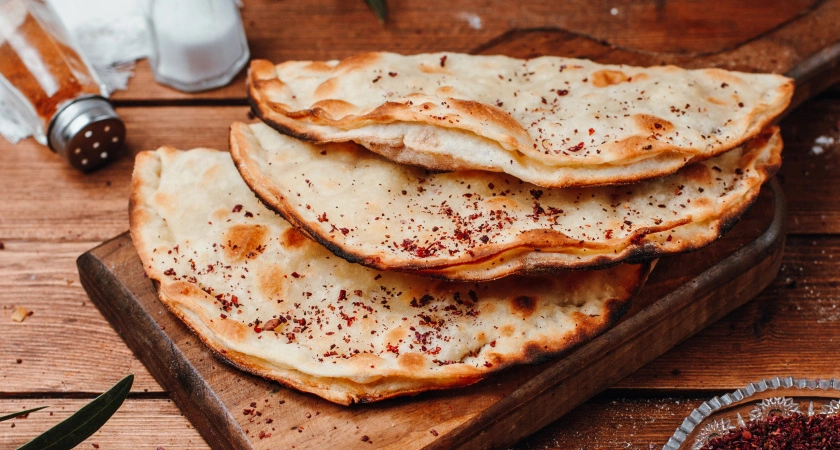 Фото к статье: Кутабы — это чебуреки, но еще вкуснее: пальчики оближешь