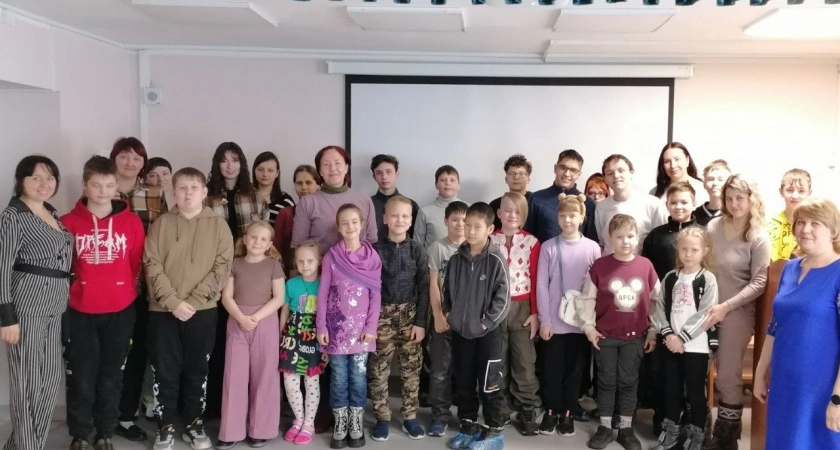 Фото к статье: Поэт и переводчик Дина Фиалковская встретилась с детьми в технопарке города Усолье-Сибирское