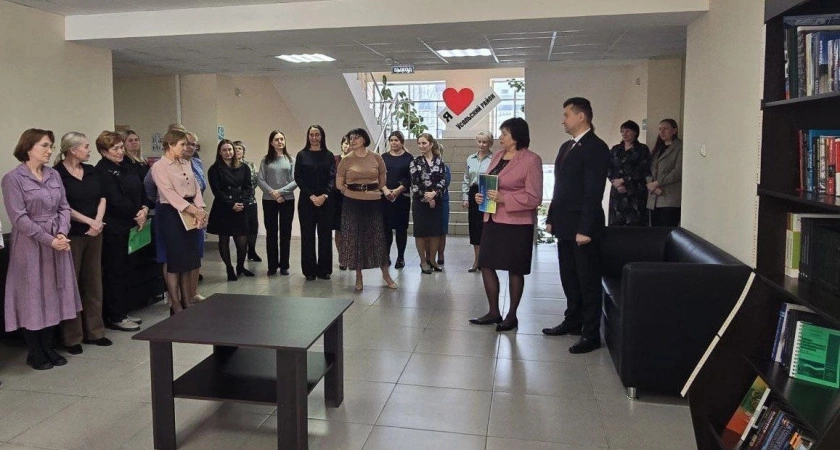 Фото к статье: В администрации Усольского района отметили Международный день книгодарения