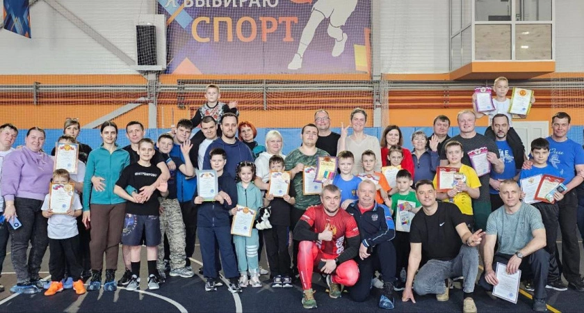 Фото к статье: Семейный спортивный праздник в Усолье-Сибирском: отцы и дети показали, что они могут всё!