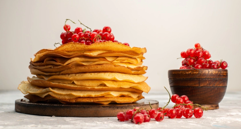 Фото к статье: Гости обалдеют от этой вкуснятины: легкий рецепт тонких старорусских блинов на Масленицу