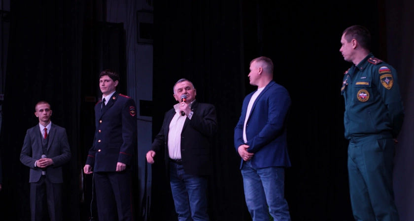 Фото к статье: В преддверии 8 Марта во Усольском Дворце культуры прошло яркое шоу, посвящённое женщинам
