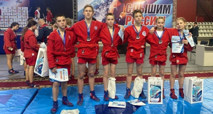 Фото к статье: Усольские спортсменки завоевали медали по самбо в Улан-Удэ