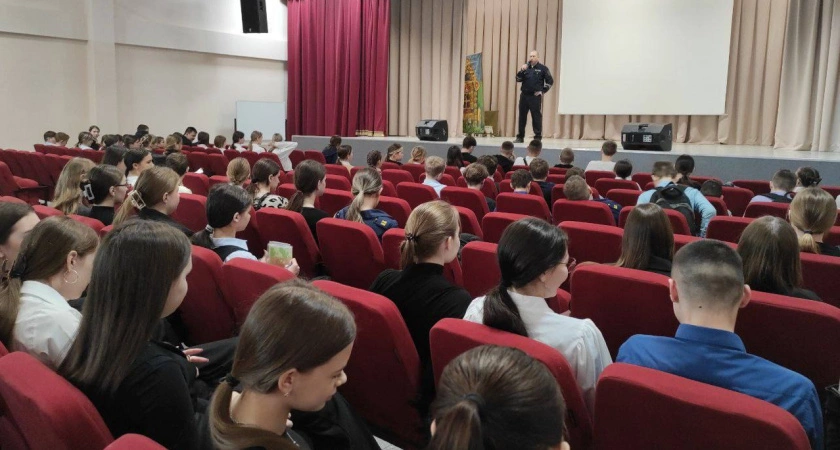 Фото к статье: Проведи каникулы безопасно: Госавтоинспекция проводит профилактические встречи в Иркутской области