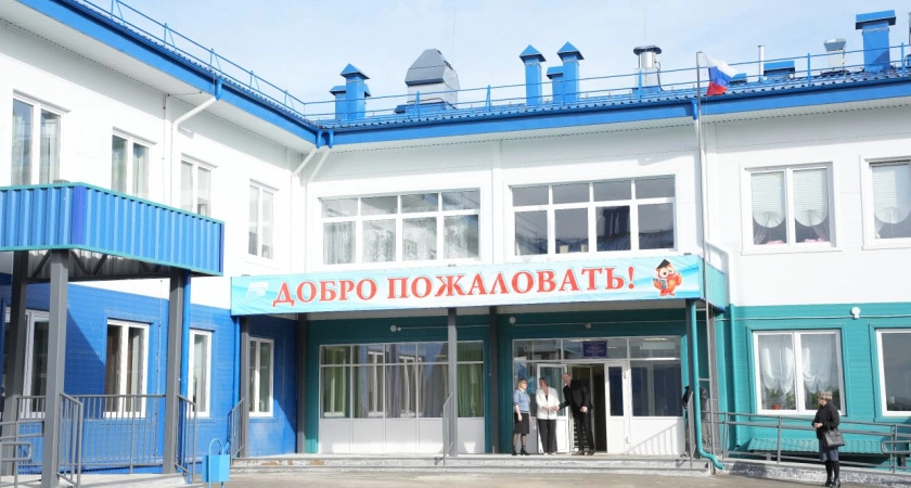 Фото к статье: Глава регионального правительства оценил восстановление школы и КДЦ в Иркутской области