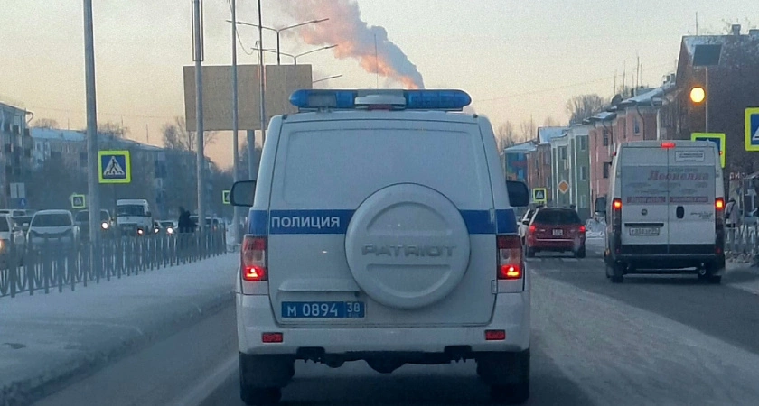 Фото к статье: Иркутский полицейский обезвредил пьяного агрессора с ножом