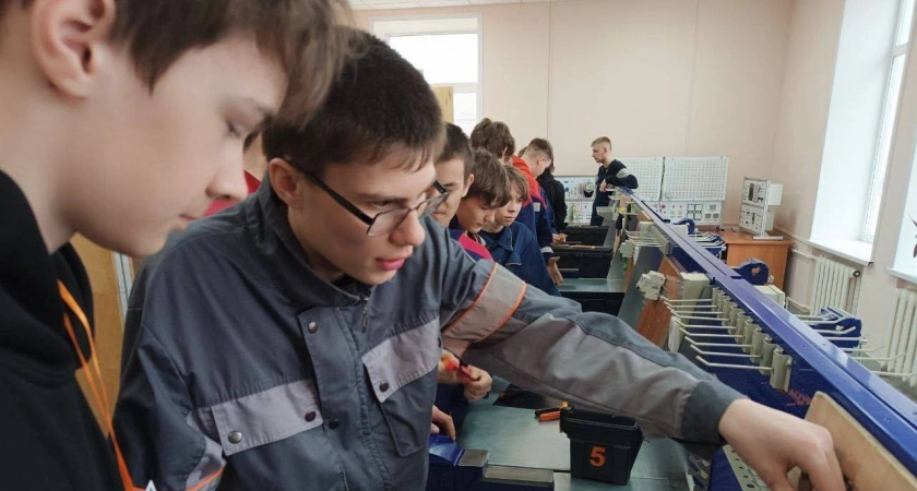 Фото к статье: "Профессионалитет" открывает двери в будущее: Иркутская область подводит итоги дня открытых дверей