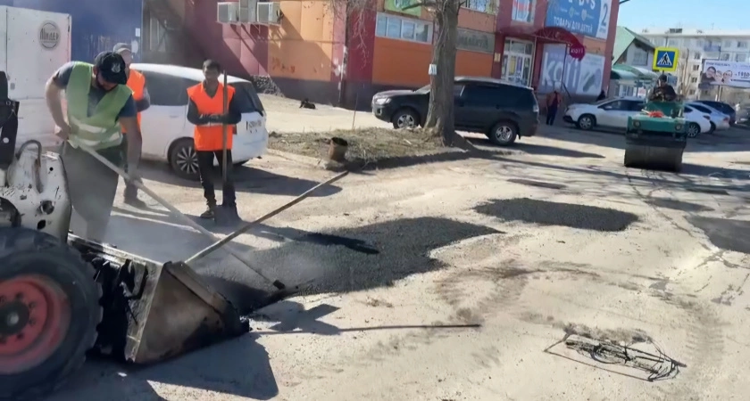 Фото к статье: В Усолье-Сибирском залатают ямы на дорогах