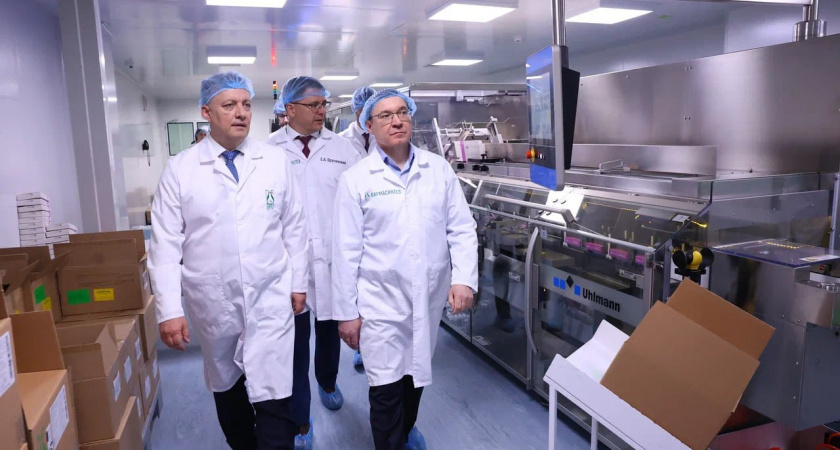 "Фармасинтез" наращивает мощь: Якушев и Кобзев оценили перспективы импортозамещения лекарств в Иркутской области