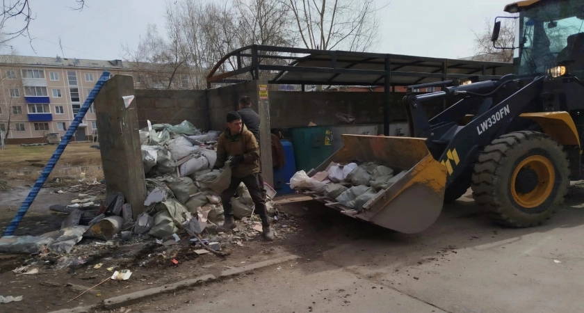 Фото к статье: Усолье-Сибирское вычищают от мусорного хаоса: город борется с последствиями бескультурья