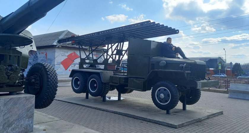 В Иркутской области 26 муниципалитетов ввели ограничения на продажу алкоголя в период празднования Дня Победы.