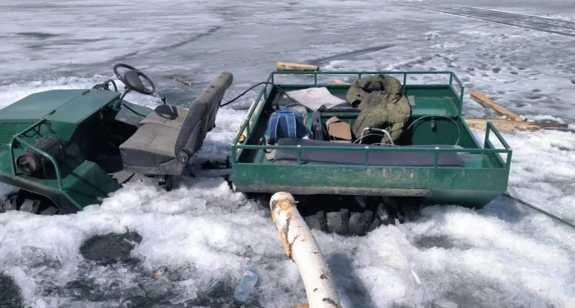 Фото к статье: Полиция спасла застрявших на Усть-Илимском водохранилище любителей подледного лова