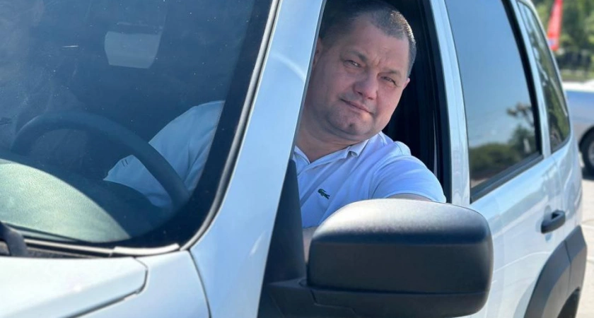 Фото к статье: Автопарк усольской больницы пополняется современным внедорожником