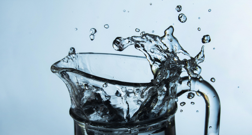 Простая вода оказалась двуликой: человечество столкнулось с новой физической загадкой