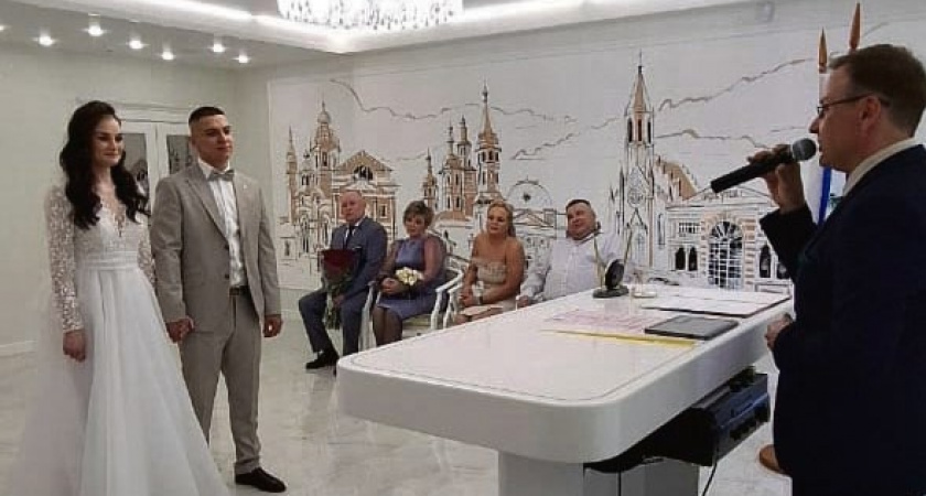 В день красивой даты десятки пар связали себя узами брака в Иркутской области
