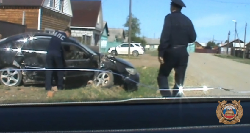 В Иркутской области пьяная автоледи въехала в здание