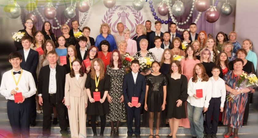 В Усолье-Сибирском музыкальная школа проводила во взрослую жизнь своих учеников 