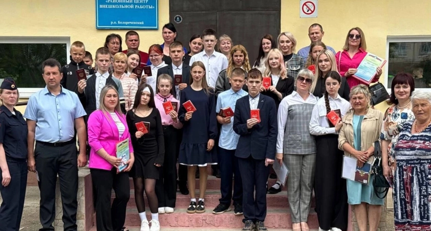 Фото к статье: Юным жителям Усольского района вручили паспорта в День Страны